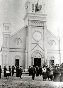 Installation de la première cloche de l'église St-Timothée d'Hérouxville en 1905